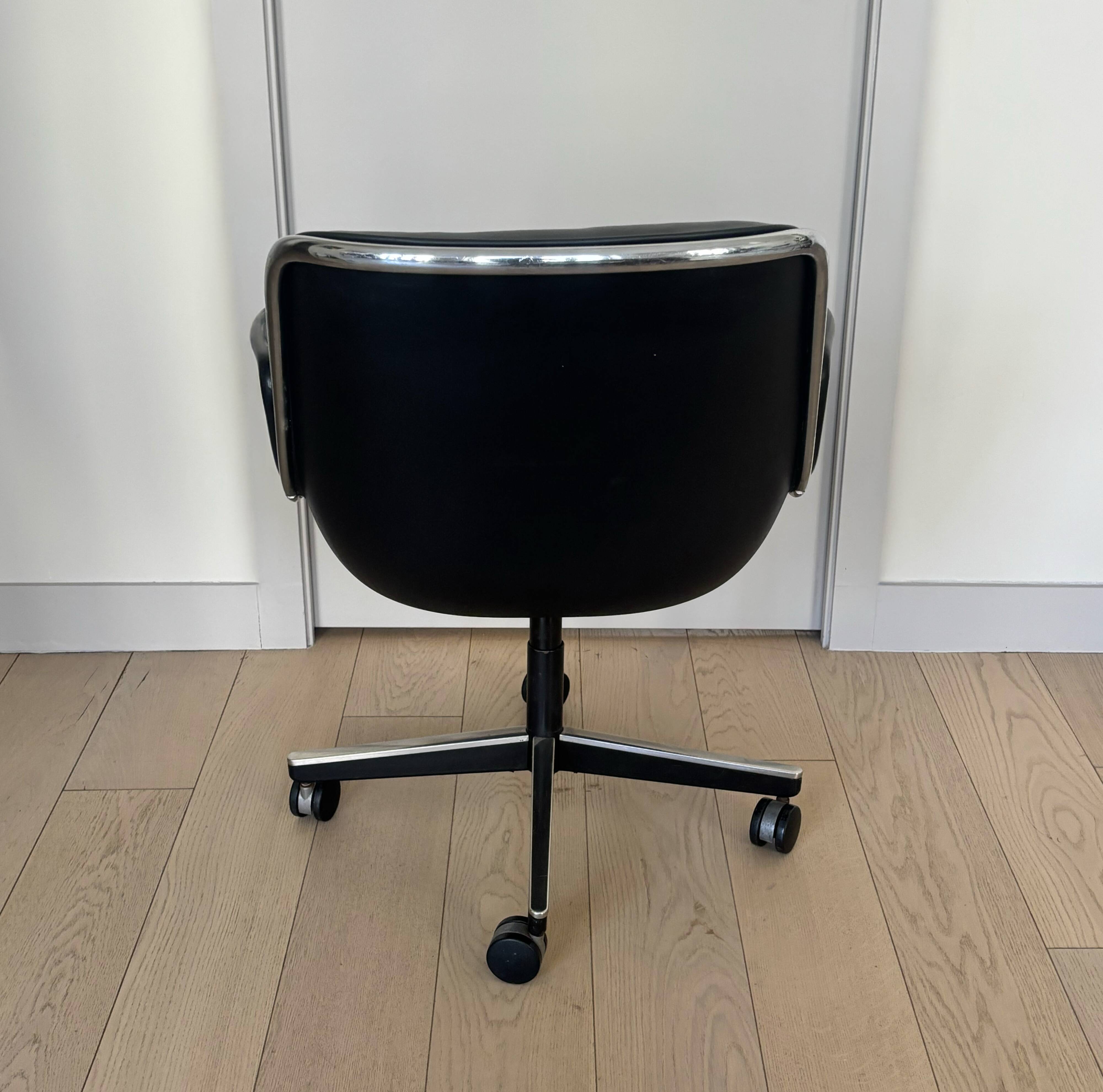 Pollock executive armchair, published by Knoll, edition 1980.