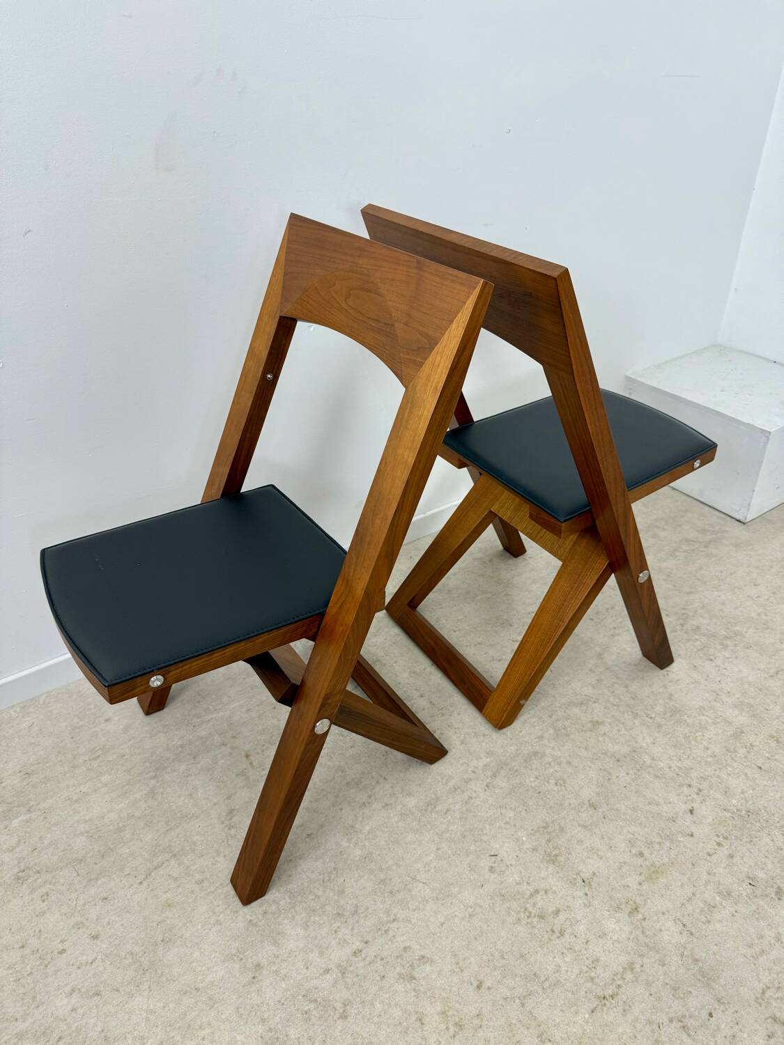 2 old folding chairs in wood and leather, postmodern design from the 80s vintage