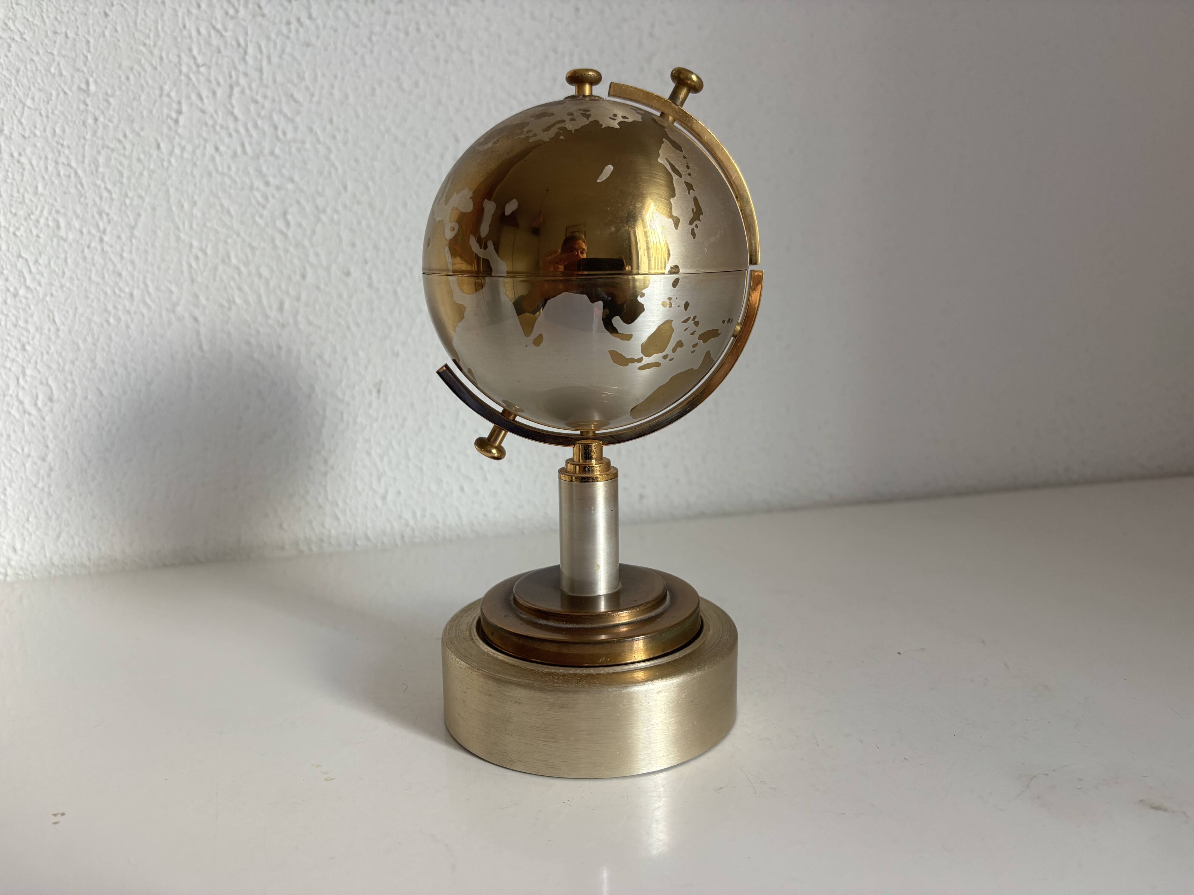 Vintage 1960 cigarette case world map dispenser - 21 x 10 cm