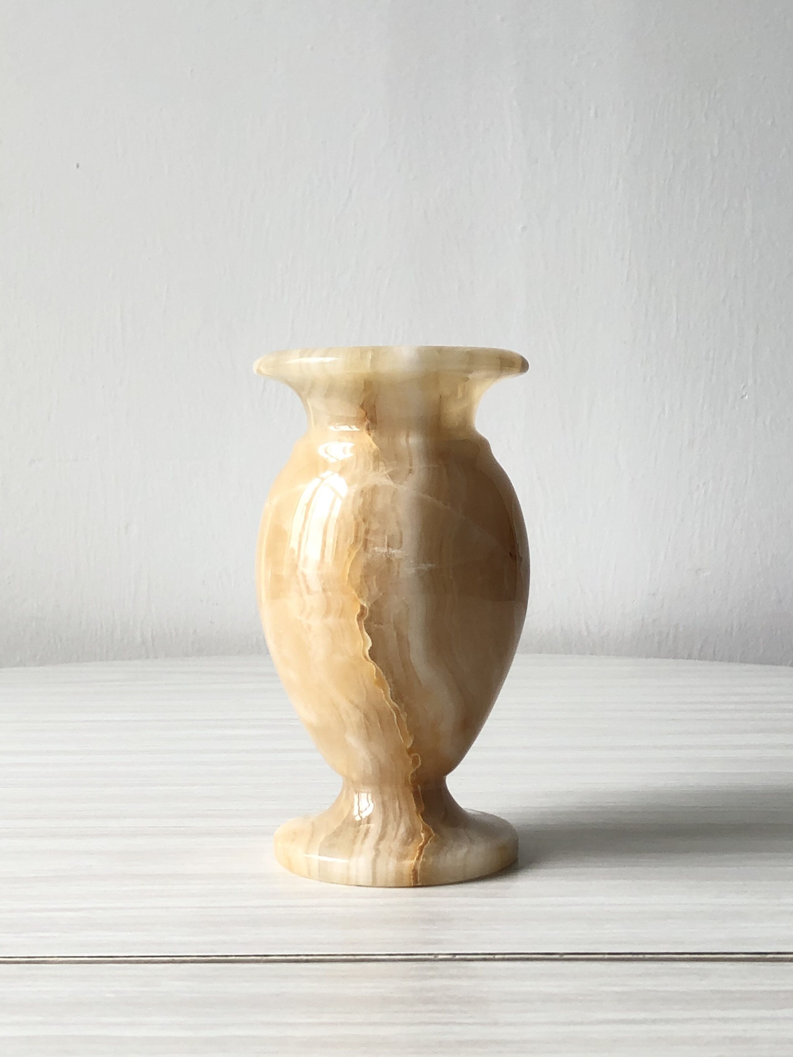 Vase en marbre albâtre onyx