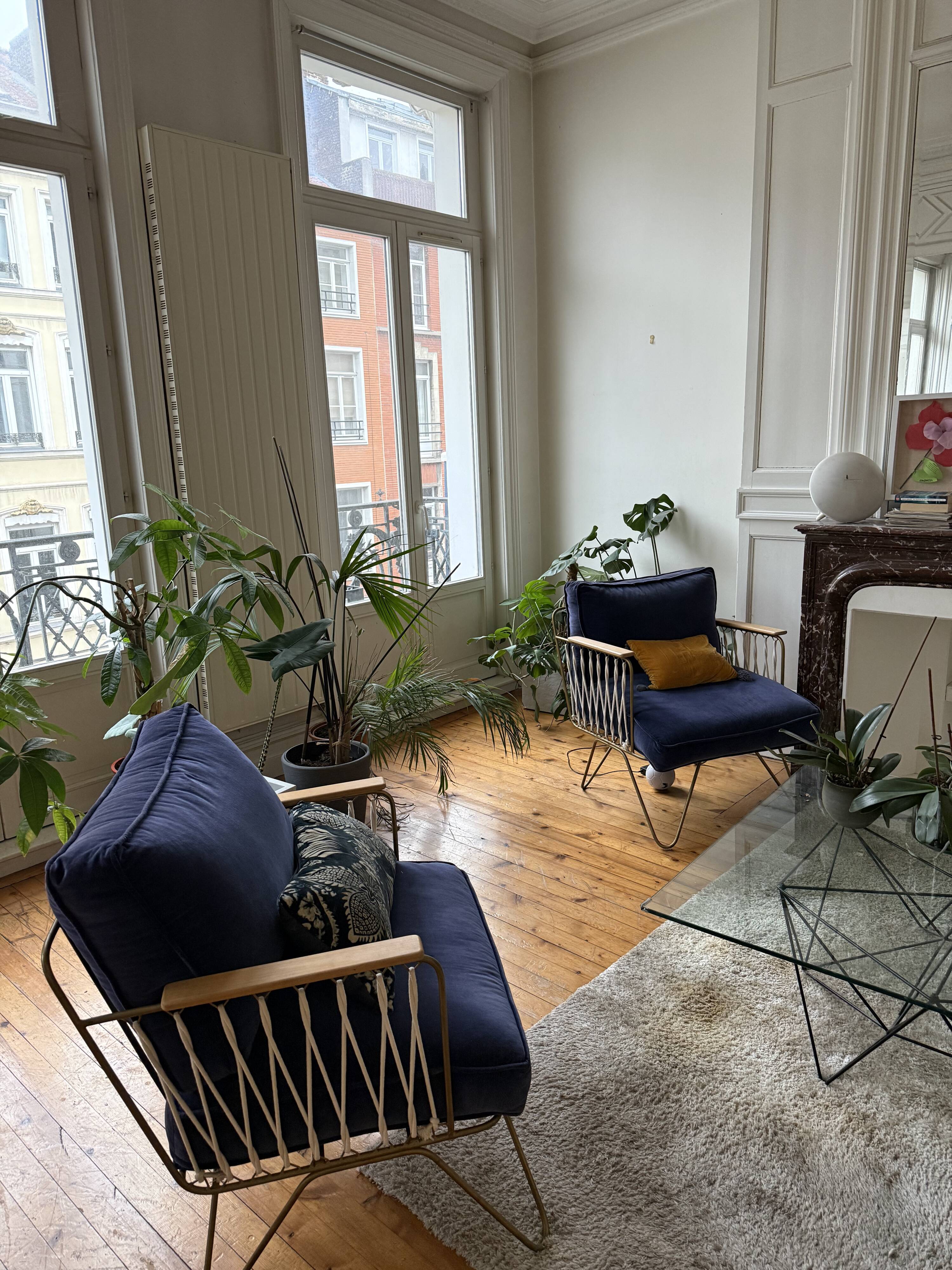 Set of two Croisette armchairs in velvet by the brand Honoré.