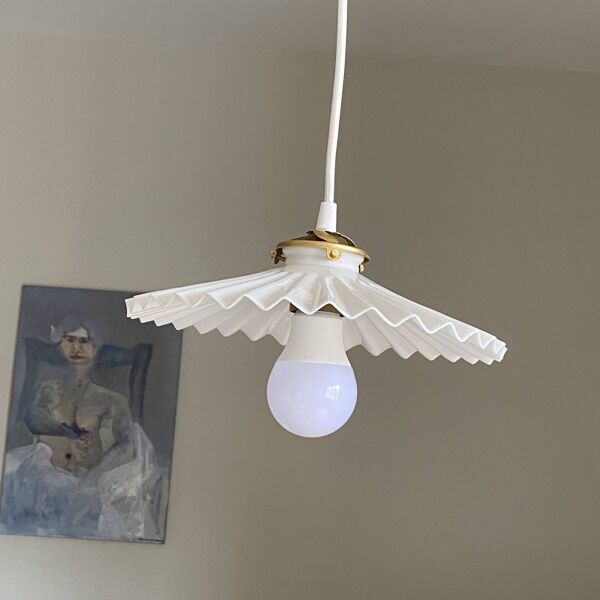 Ancienne suspension abat jour en verre opaline plissé blanc