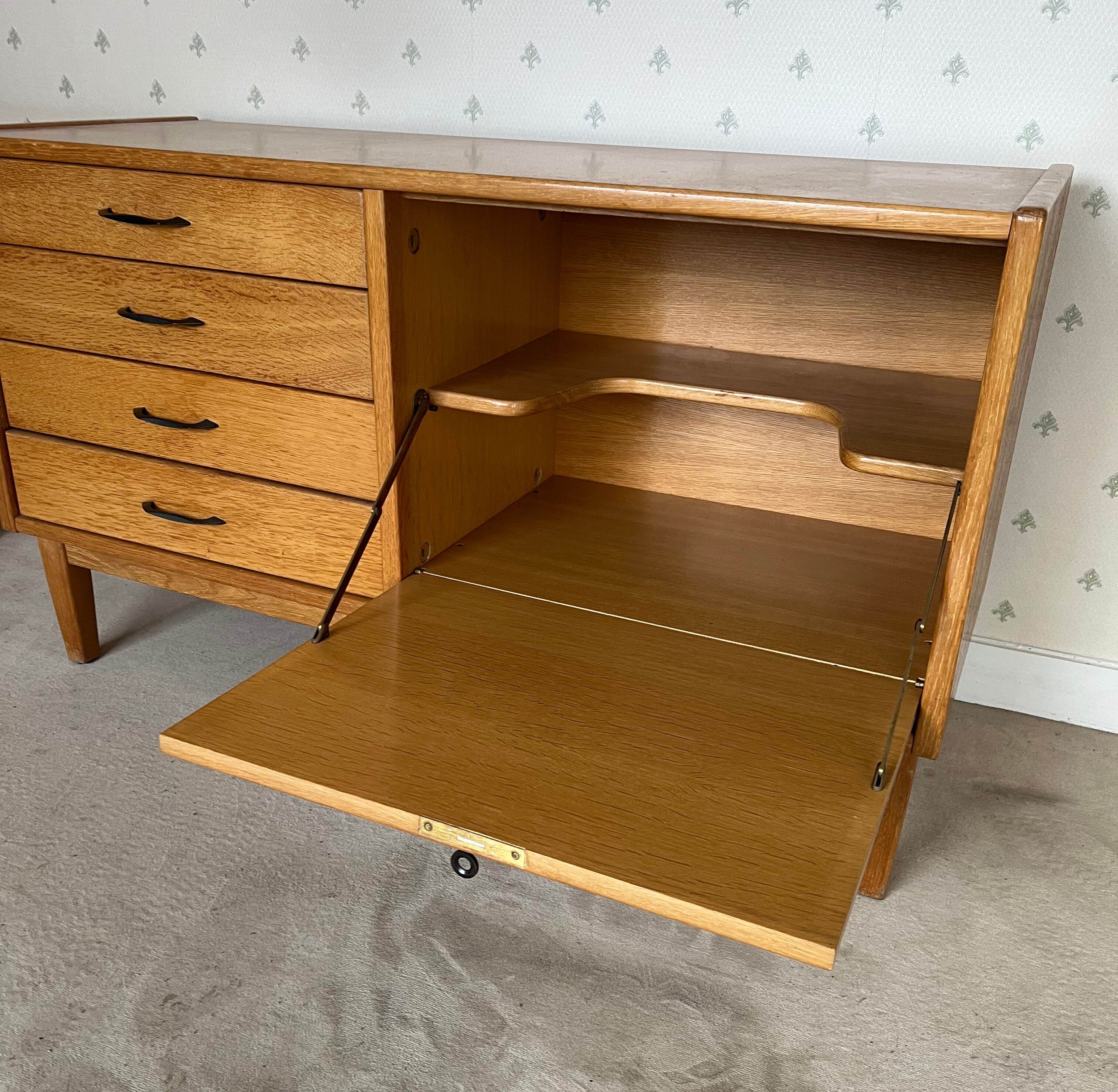 Row with drawers and bars