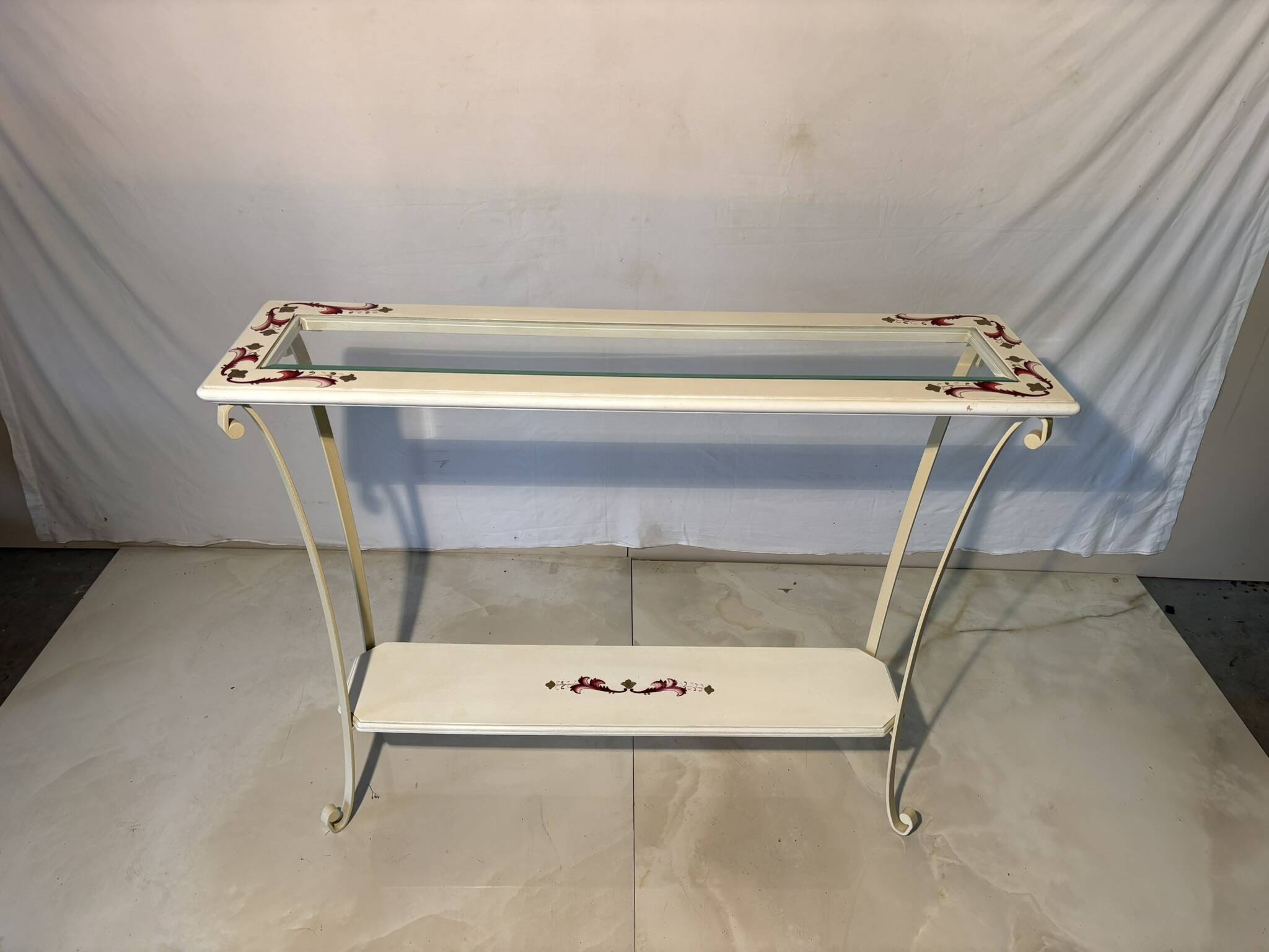 Console en fer forgé blanche à décor fleuri et plateau bois et verre