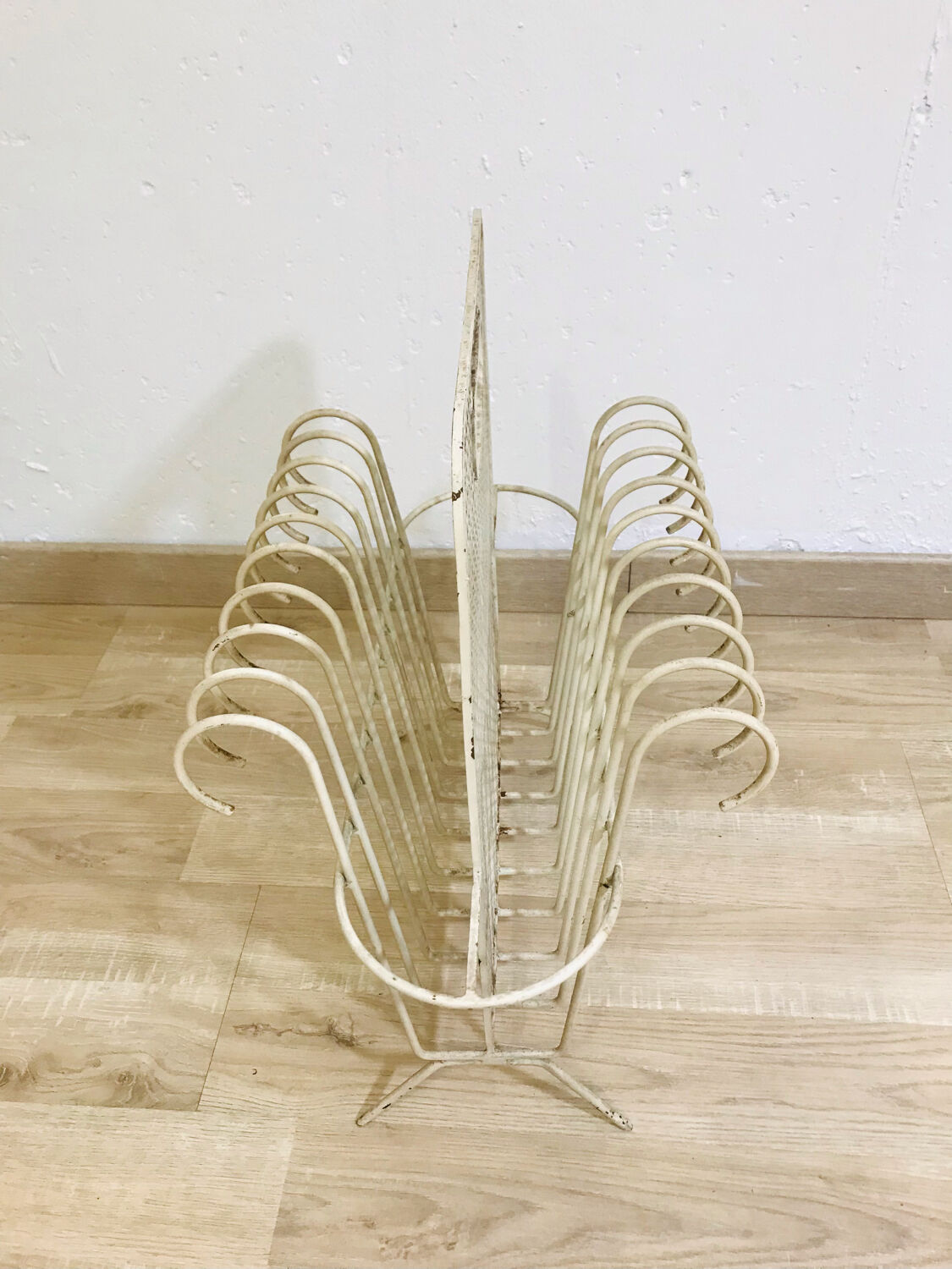 Mategot Mathieu Garlic Cap Magazine Rack