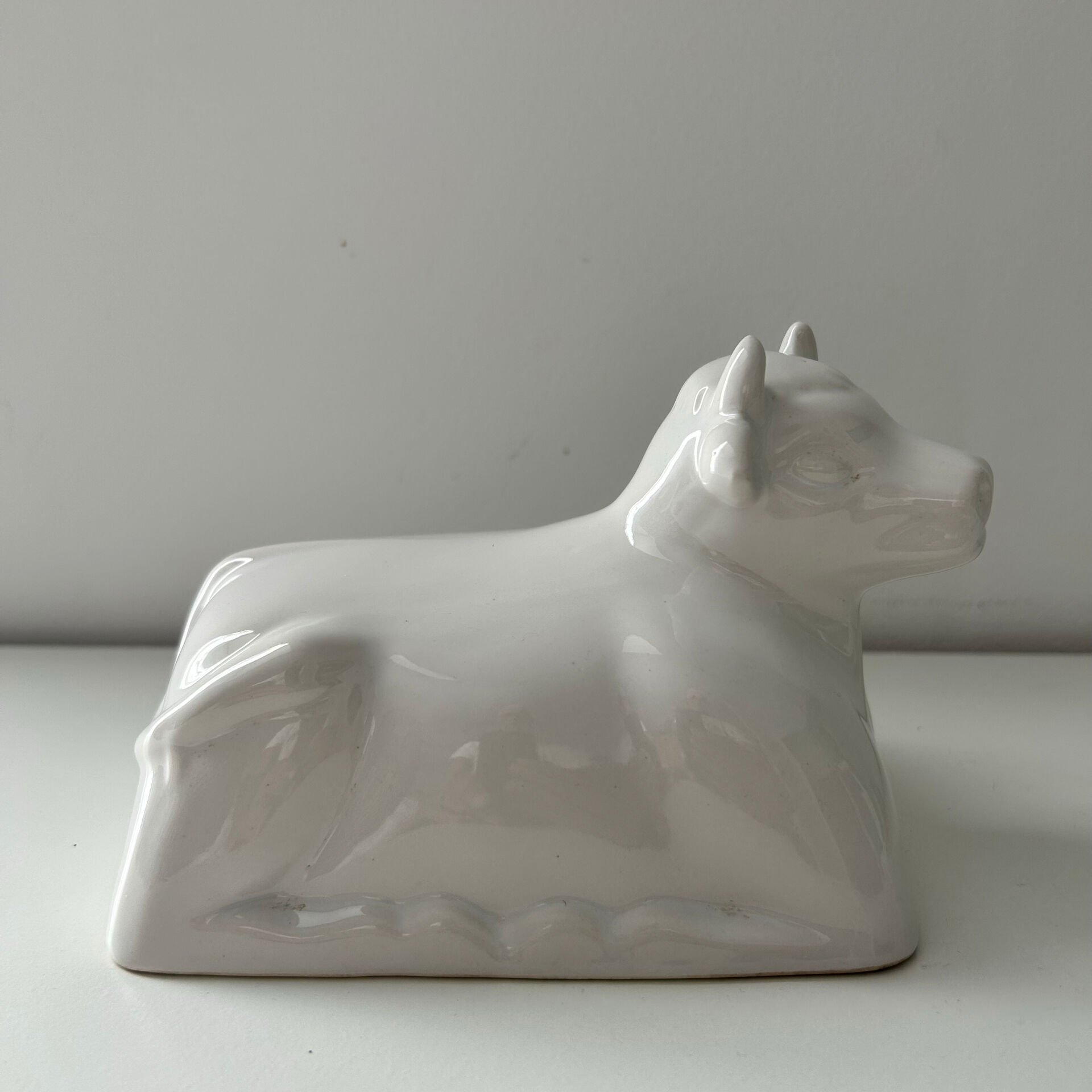 Cloche à beurre en porcelaine
