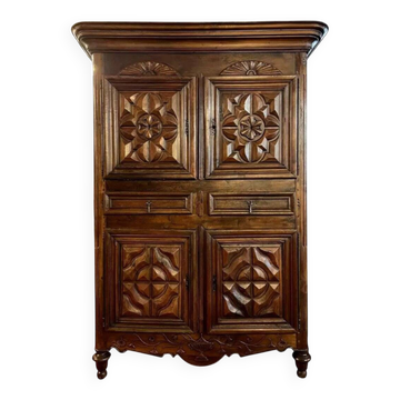 cabinet quatre volets époque XVIII eme en noyer massif