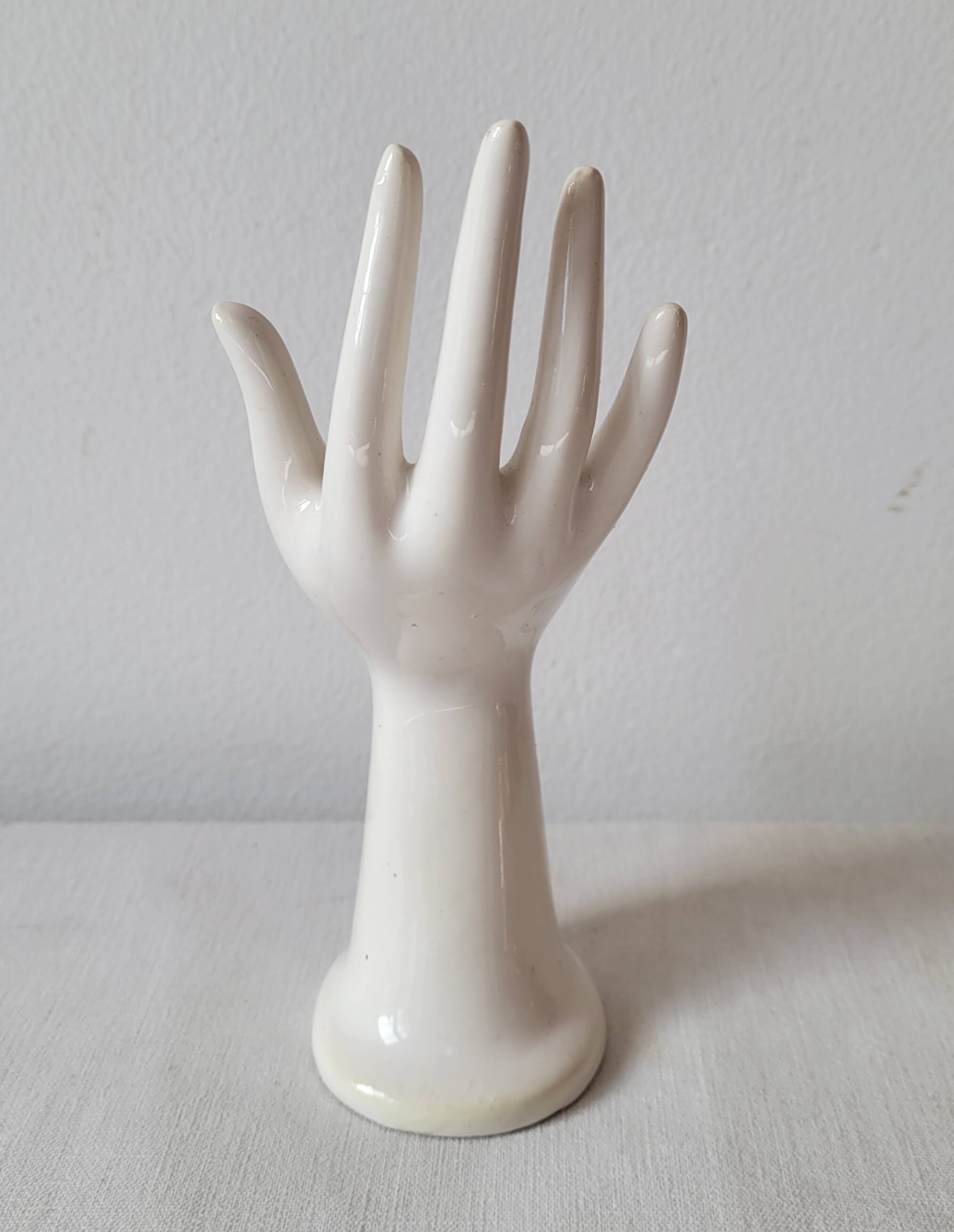 Hand-shaped ring vase