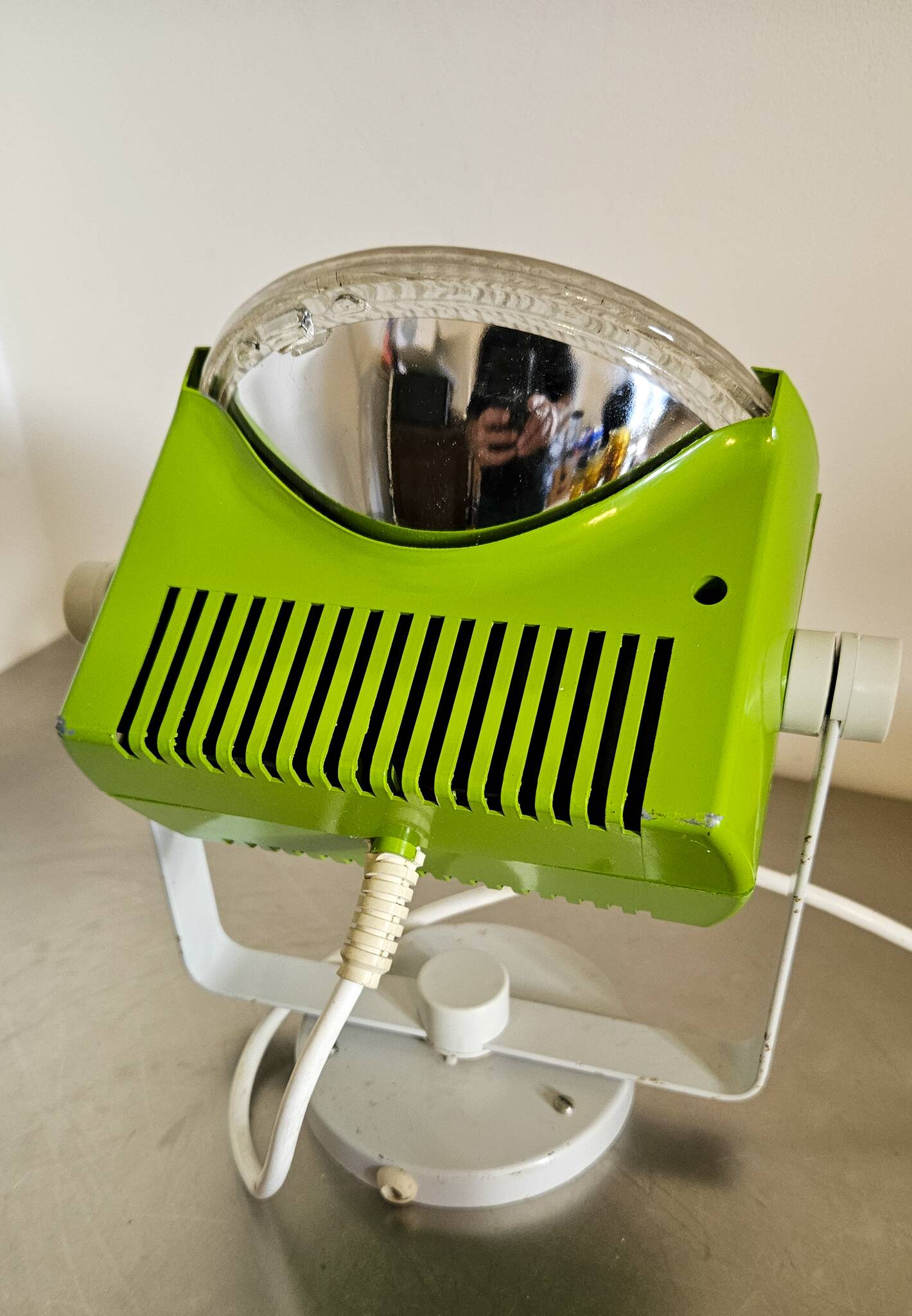 Spot vintage design 1970s apple green LITA