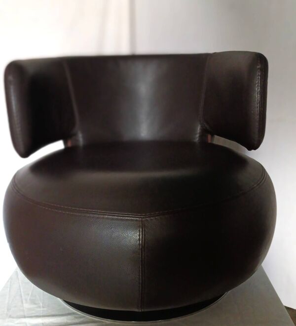 Fauteuil tournant CURL en cuir marron par Roche Bobois