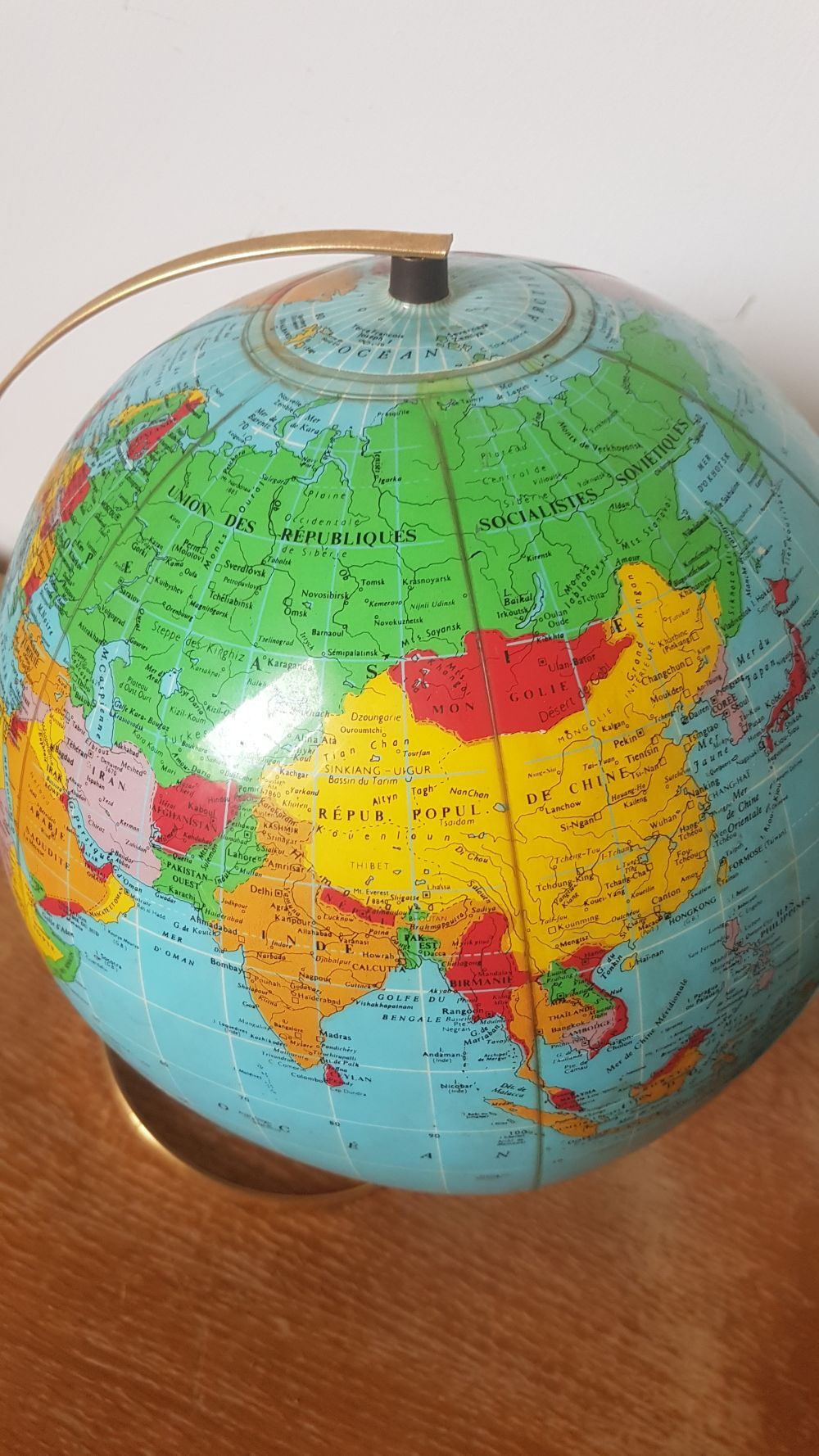Earth globe from 1964