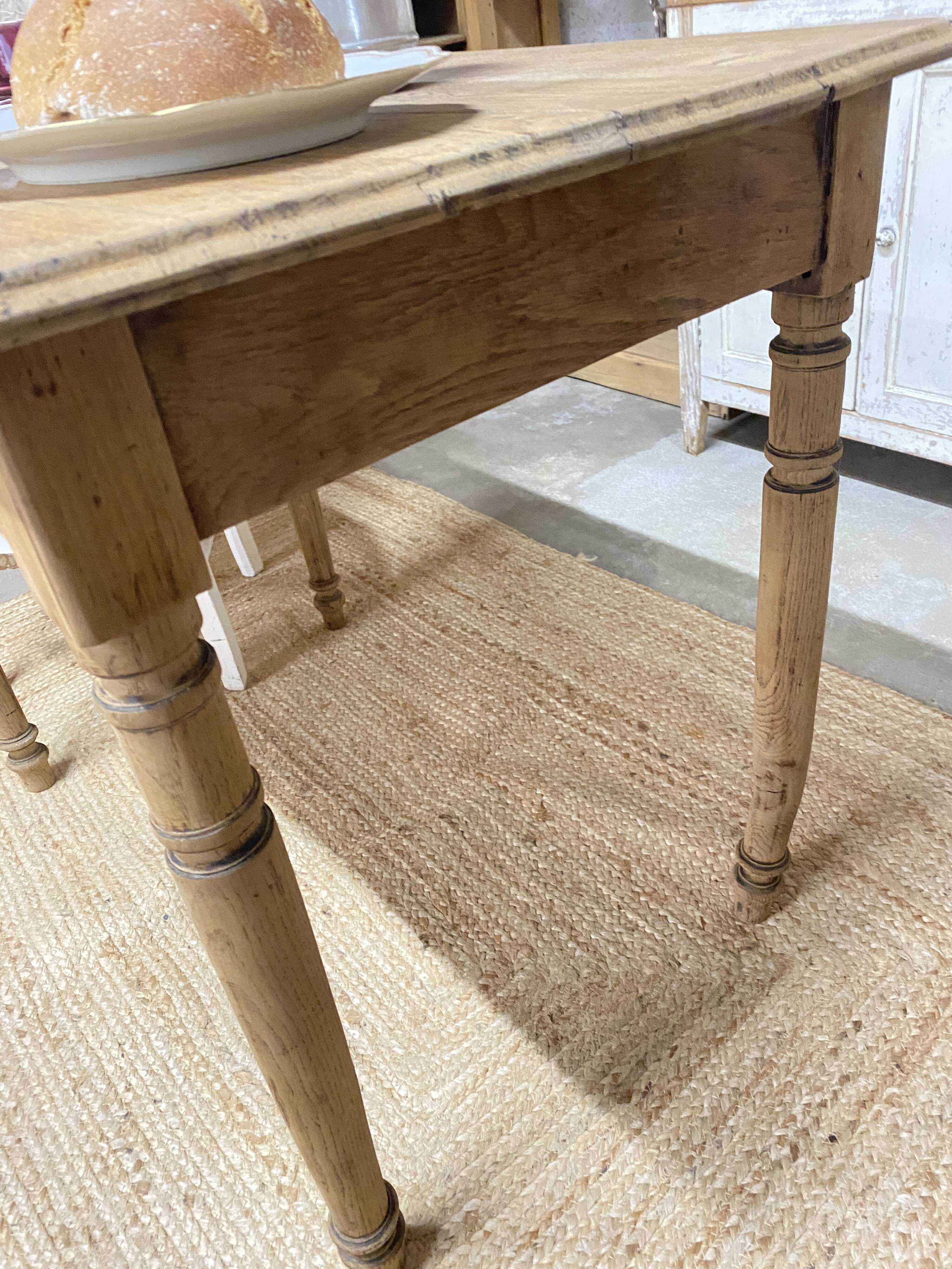 Petite table de ferme en chêne