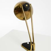 Rare grande lampe de table en laiton de style Mid-Century Modern avec une belle patine.