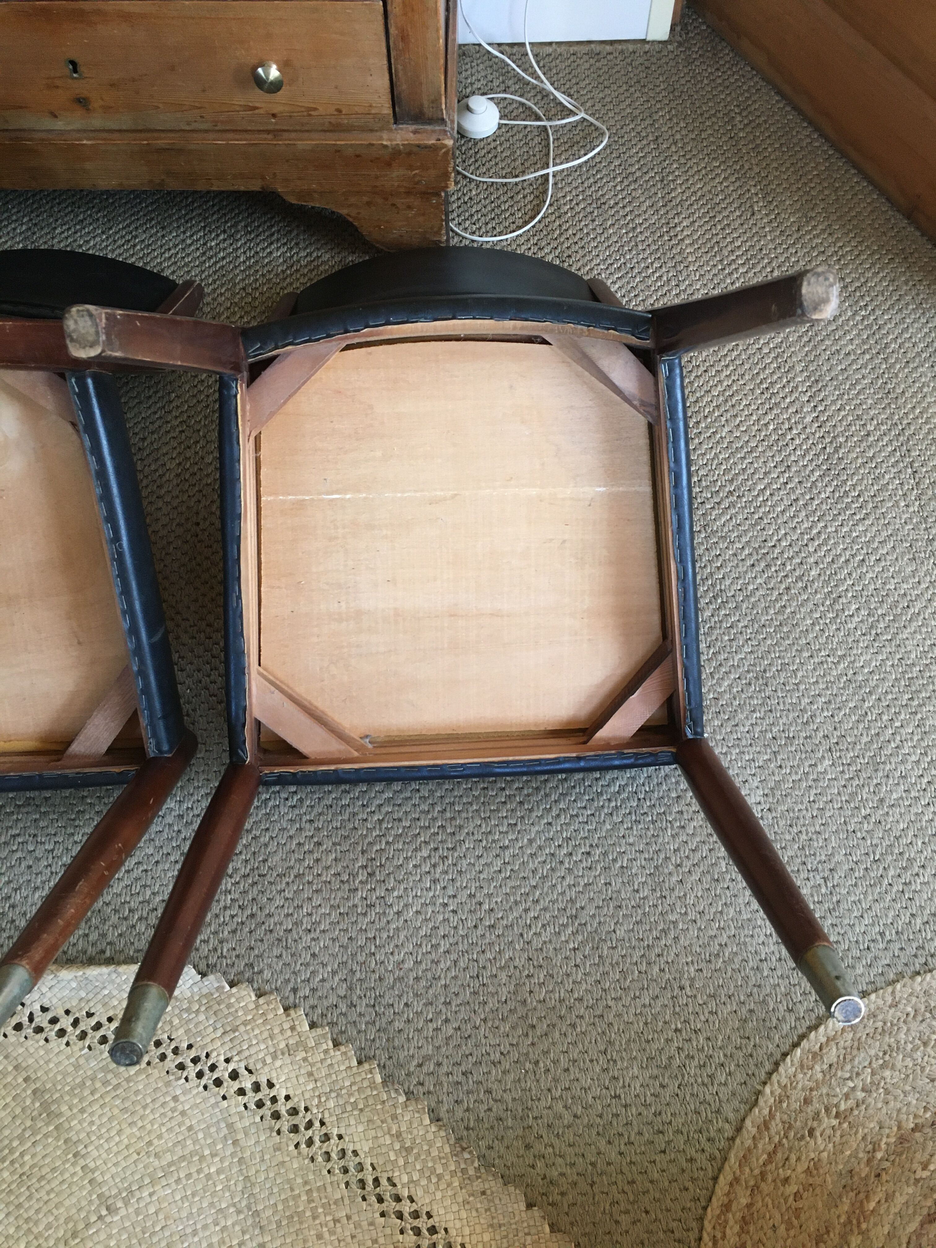 Series of 3 chairs
