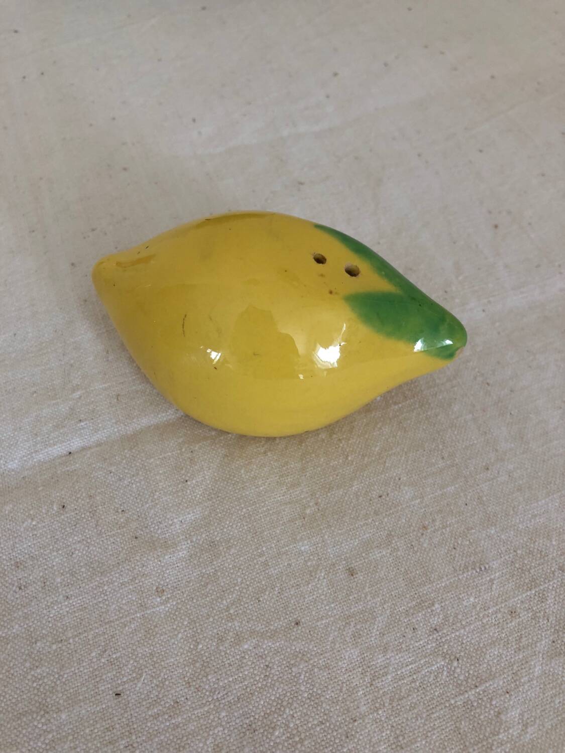 Lemon-shaped slip salt shaker