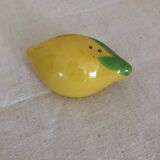 Salière en barbotine en forme de citron