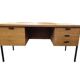 Bureau vintage en bois avec cadre en acier noir
