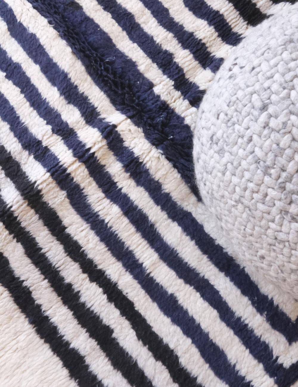 Black and White Rug from Morocco - 268 x 175 cm