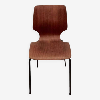 Hammer-shaped chair