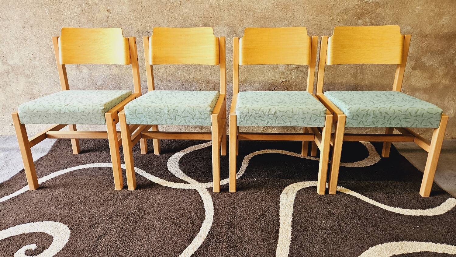 Set of 4 wooden and fabric chairs, 70s