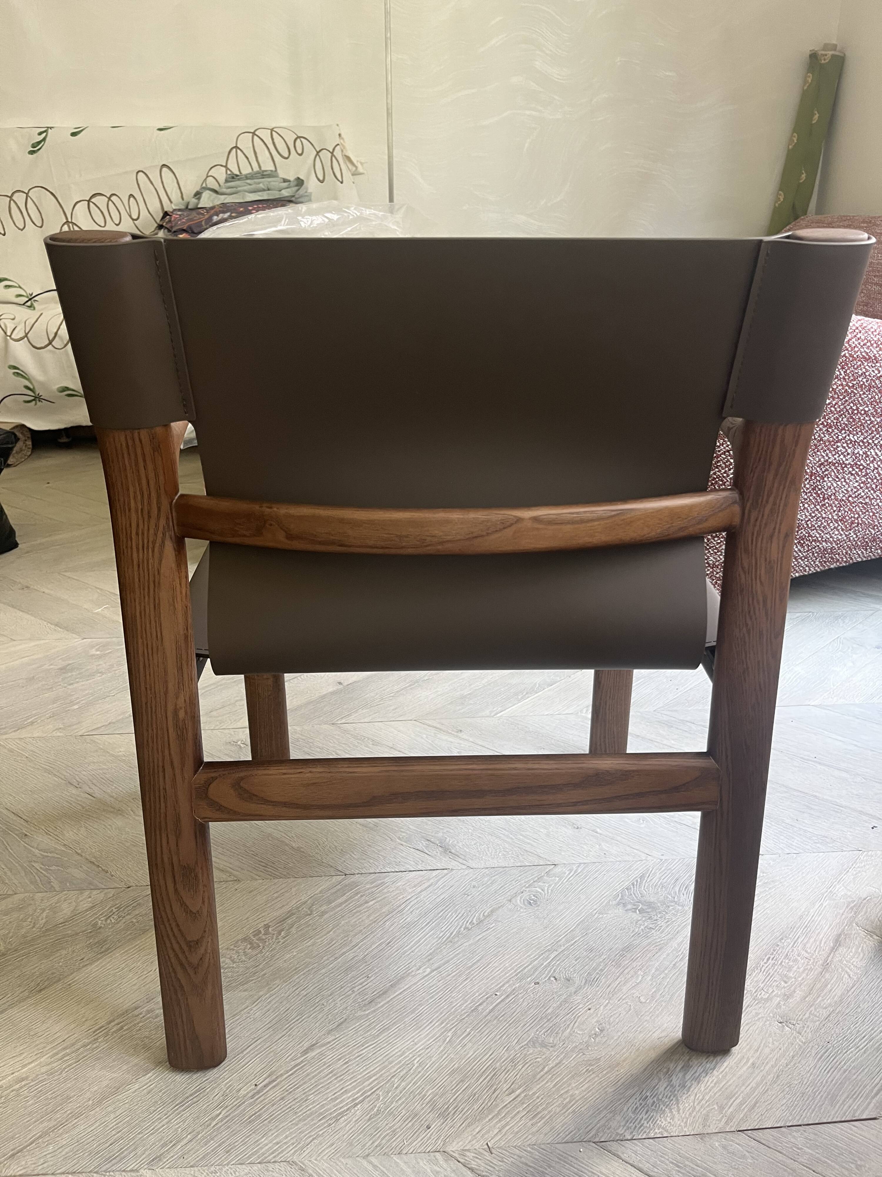 Leather and ash armchair in walnut brown (new)