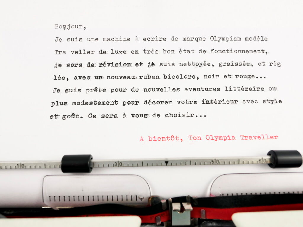 Typewriter, olympia traveller luxury  white