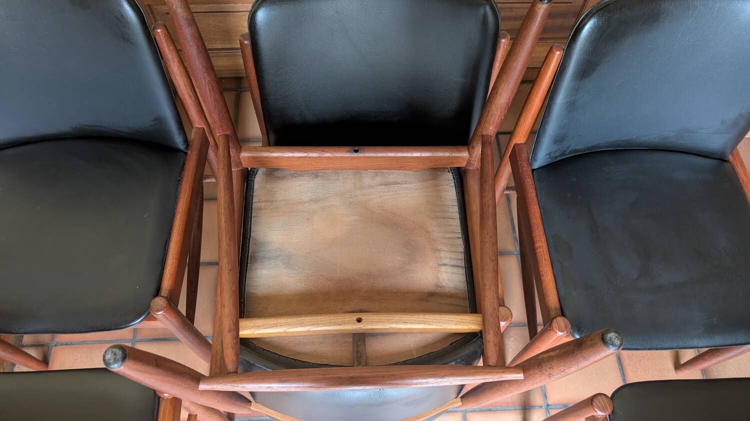 6 Chaises scandinaves teck et simili cuir 1960