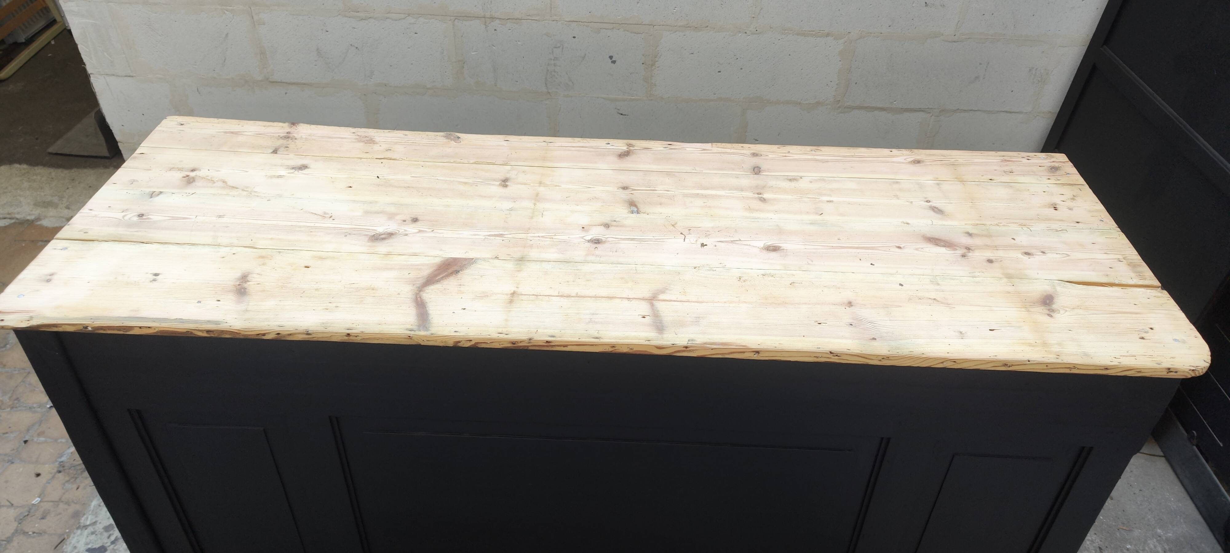 Ancien comptoir à tiroir patine noire