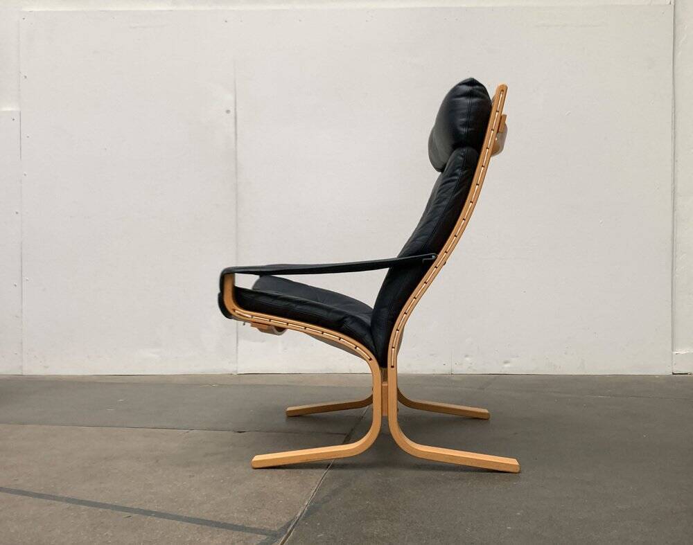 Siesta lounge chair set in Norwegian leather with ottoman by Ingmar Relling for Ekornes