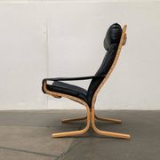 Siesta lounge chair set in Norwegian leather with ottoman by Ingmar Relling for Ekornes