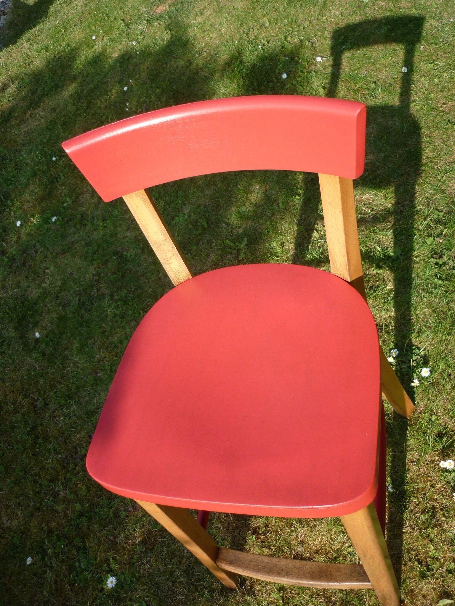 High bistro chair in natural and red wood
