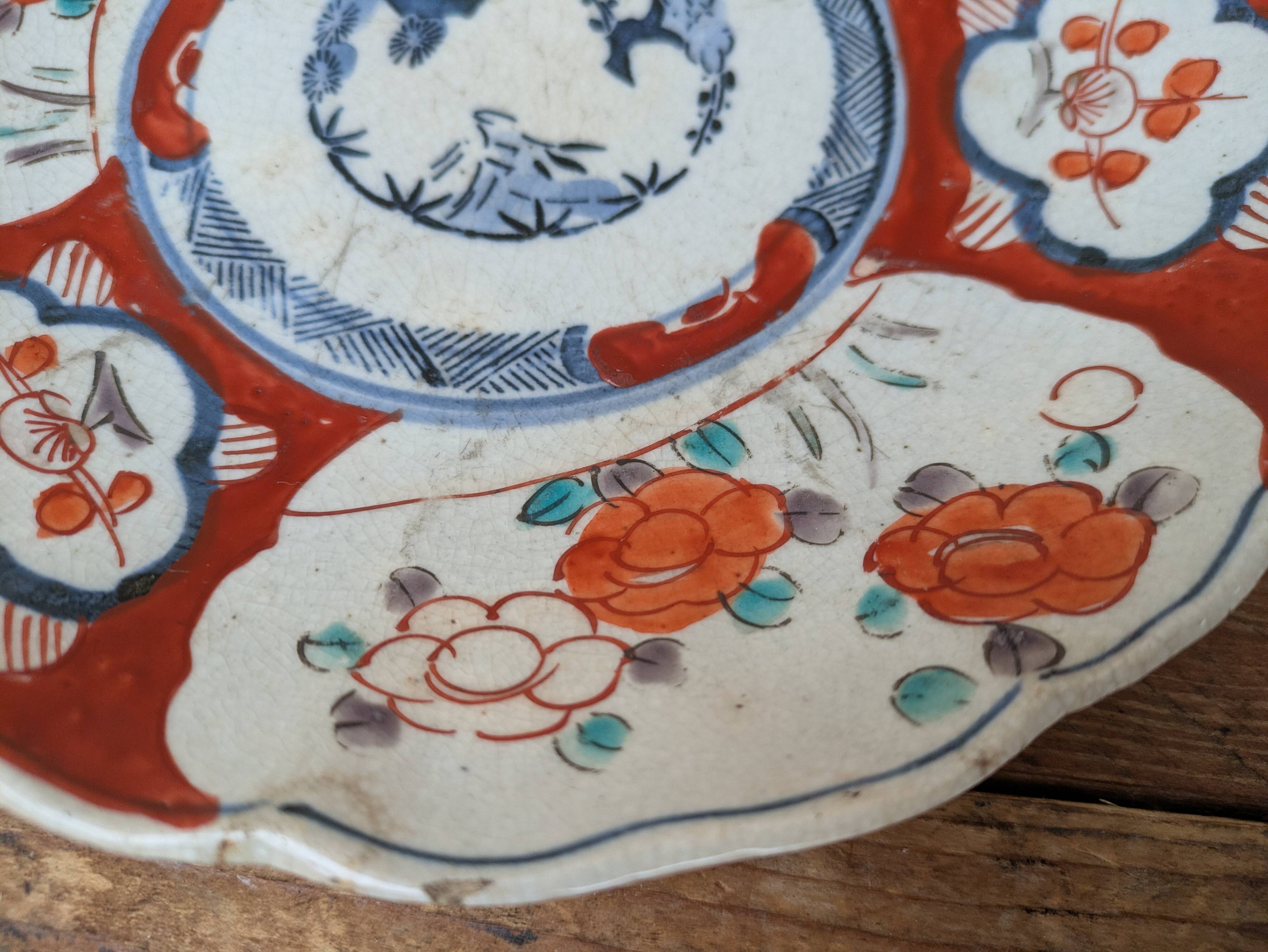 Antique Imari deep plate with red and blue floral decoration, 21.5cm.