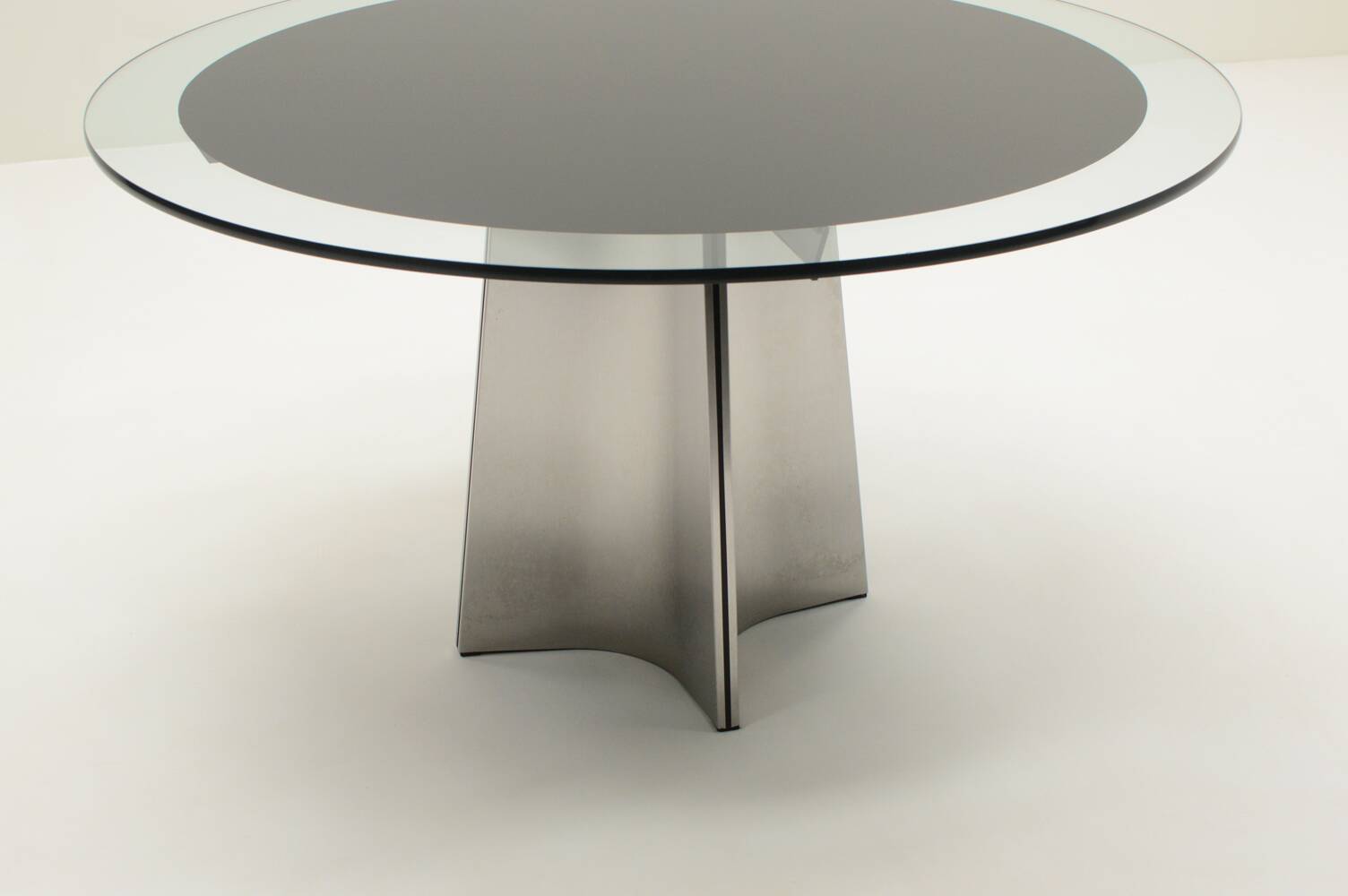 UFO dining table by Luigi Saccardo for Arrmet, 1970s Italy.