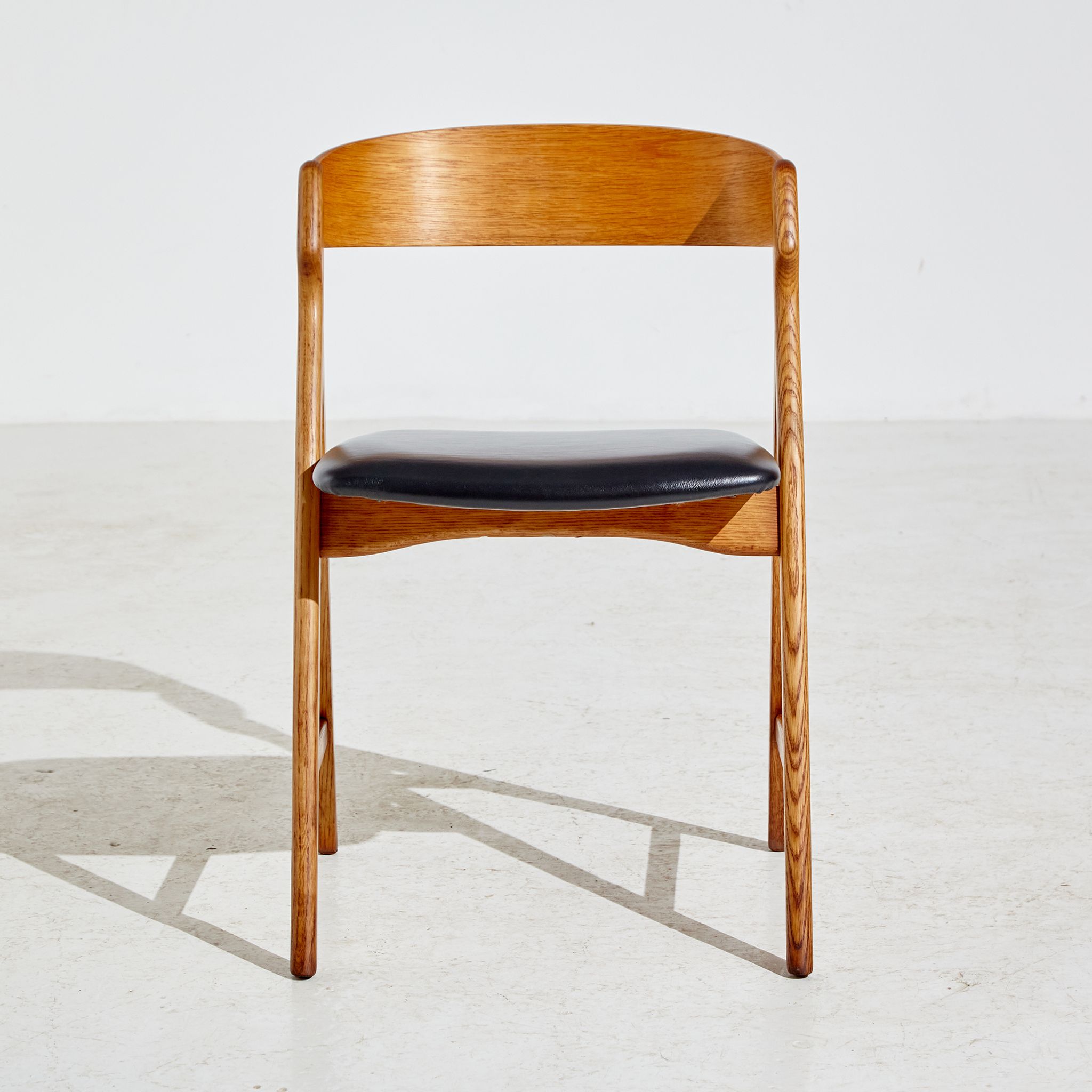 Model 71 oak dining chair by Henning Kjærnulf for Boltings