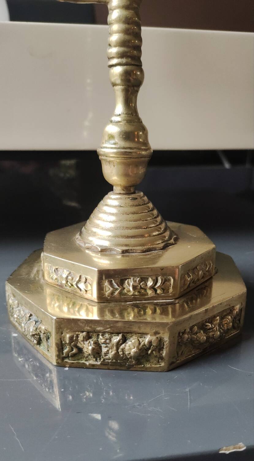 5-branched Jewish menorah/candlestick. Dedicated to mourning. In gilded bronze.