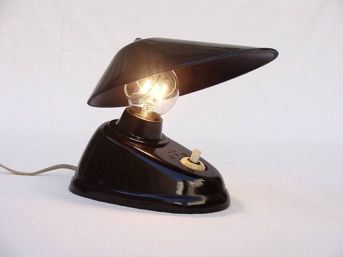 1930 wall lamp in Art Deco bakelite