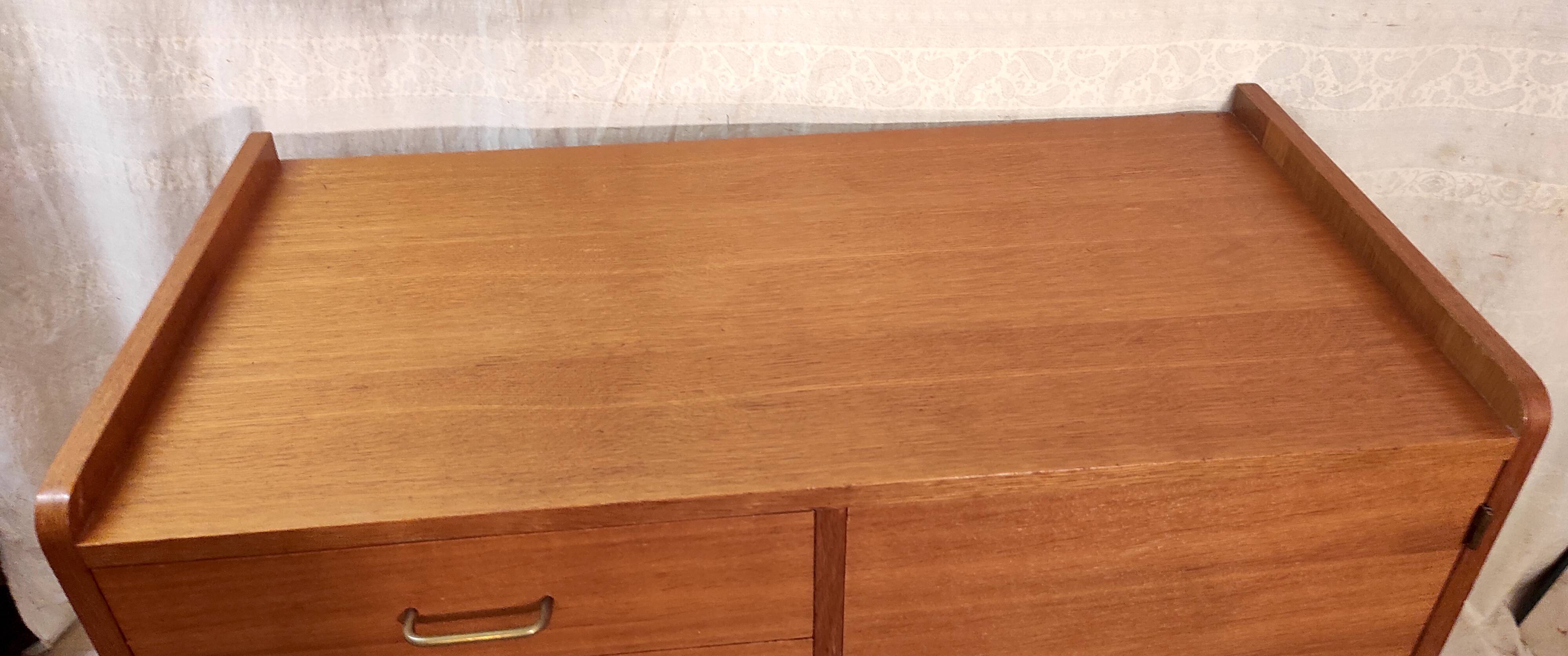 Commode en chêne, pieds compas, années 60