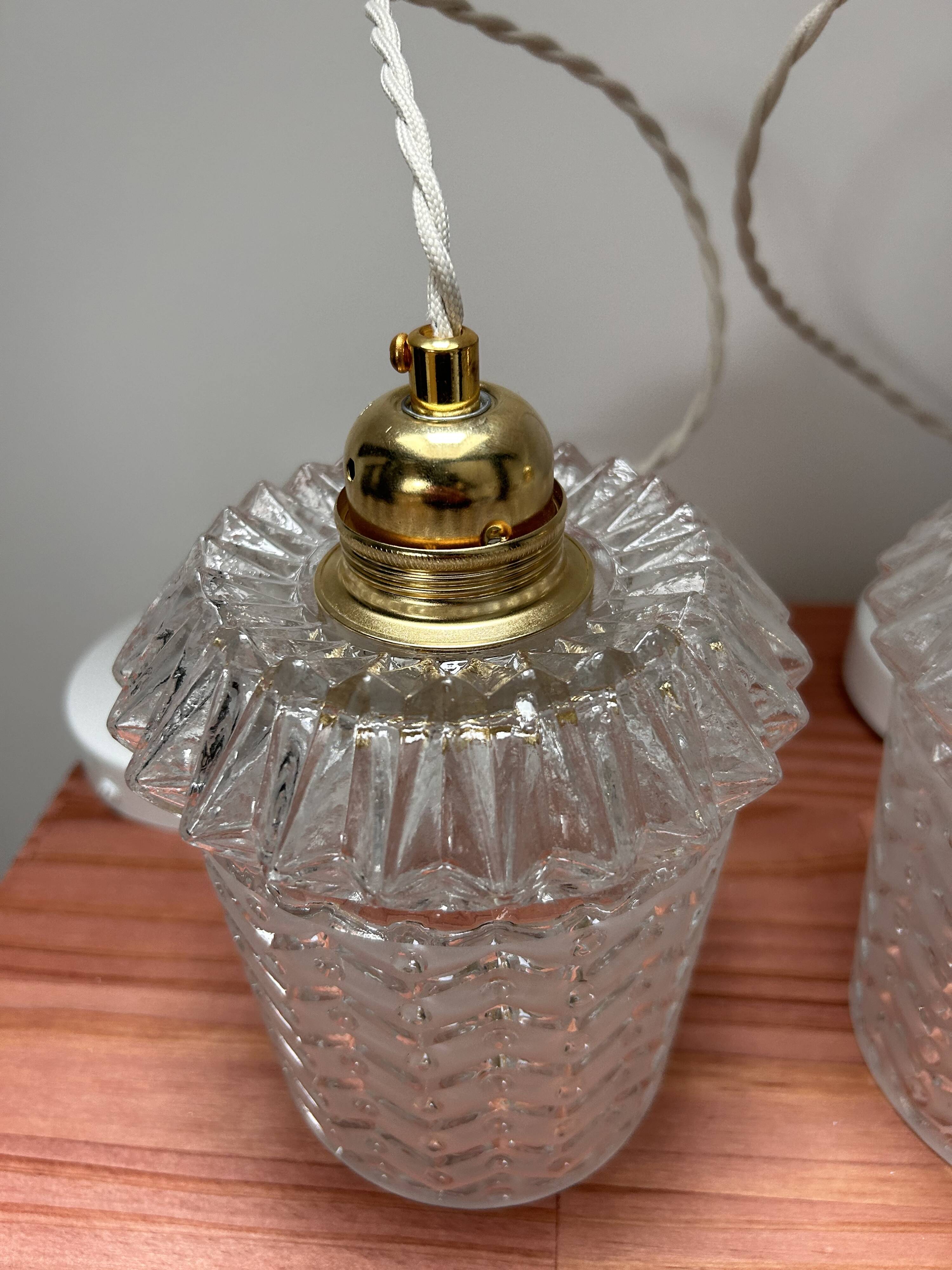 Paire de suspensions vintage en verre ciselé