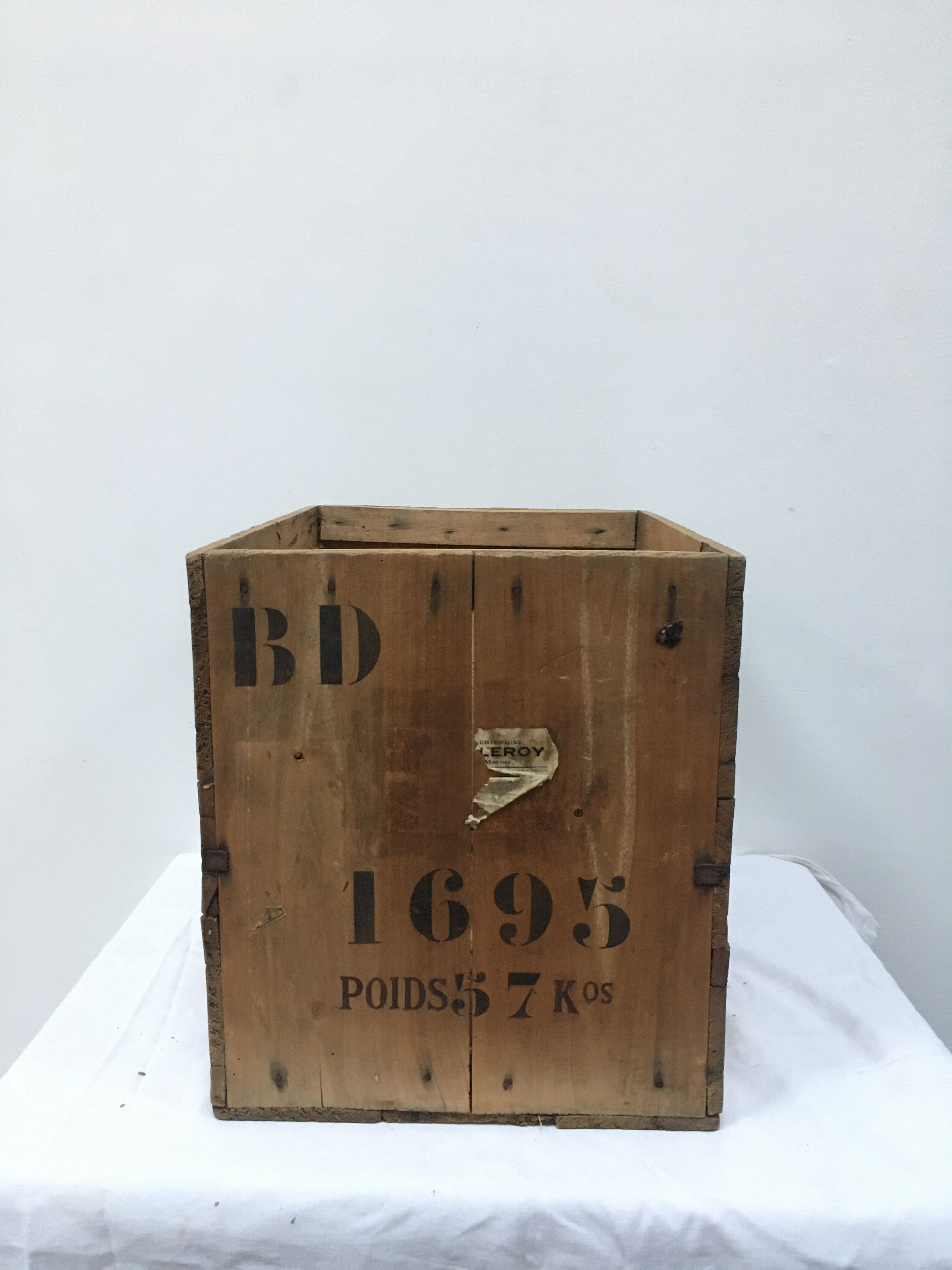 Wooden case for champagne