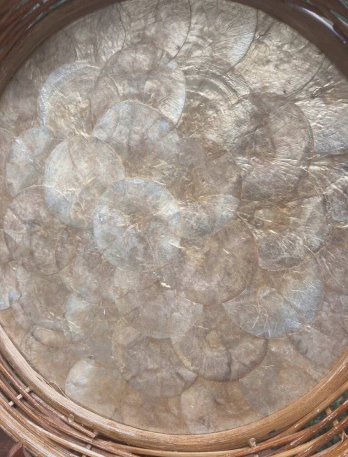 Mother-of-pearl plate