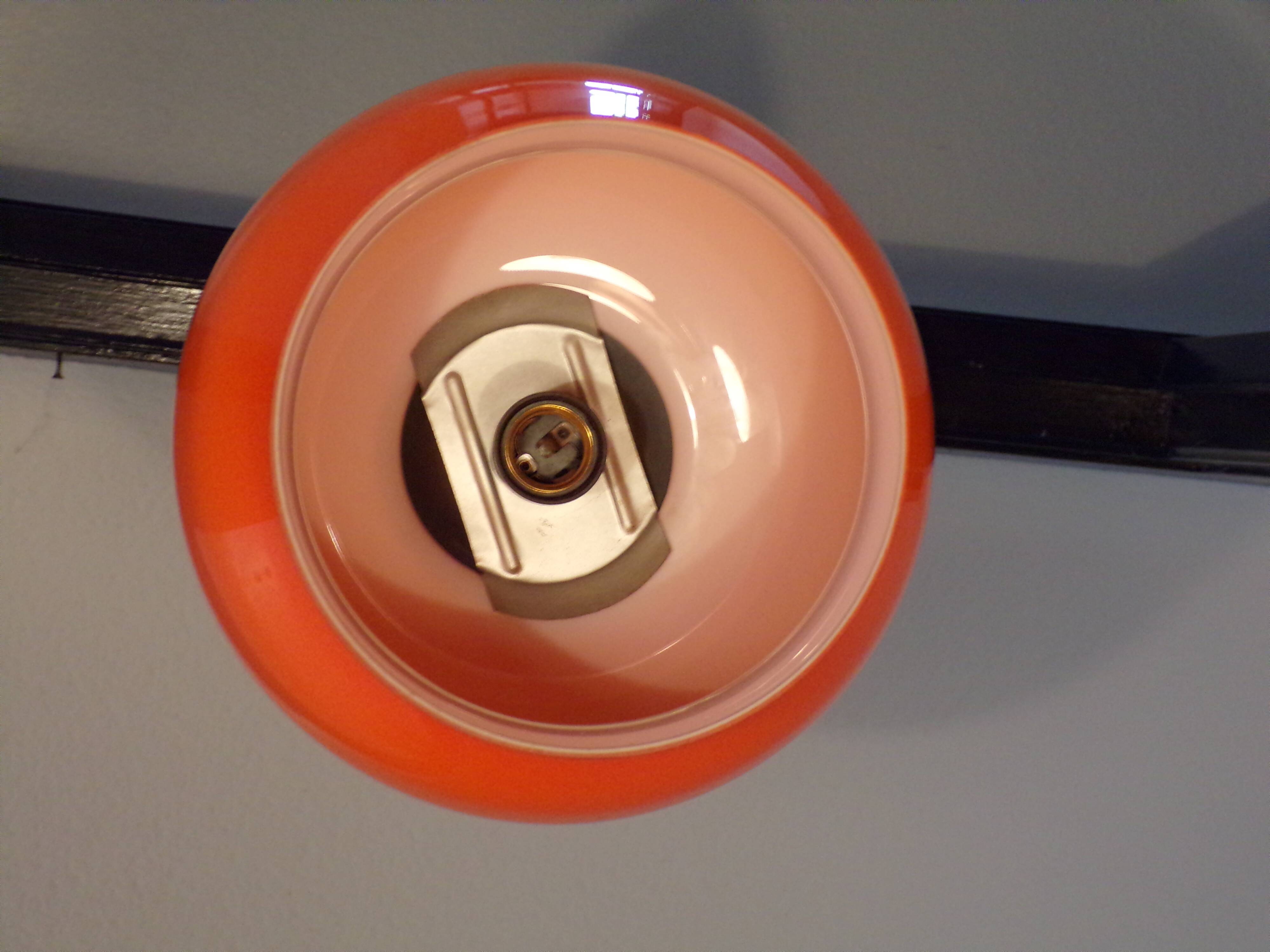 Suspension 1970 opaline orange et laiton