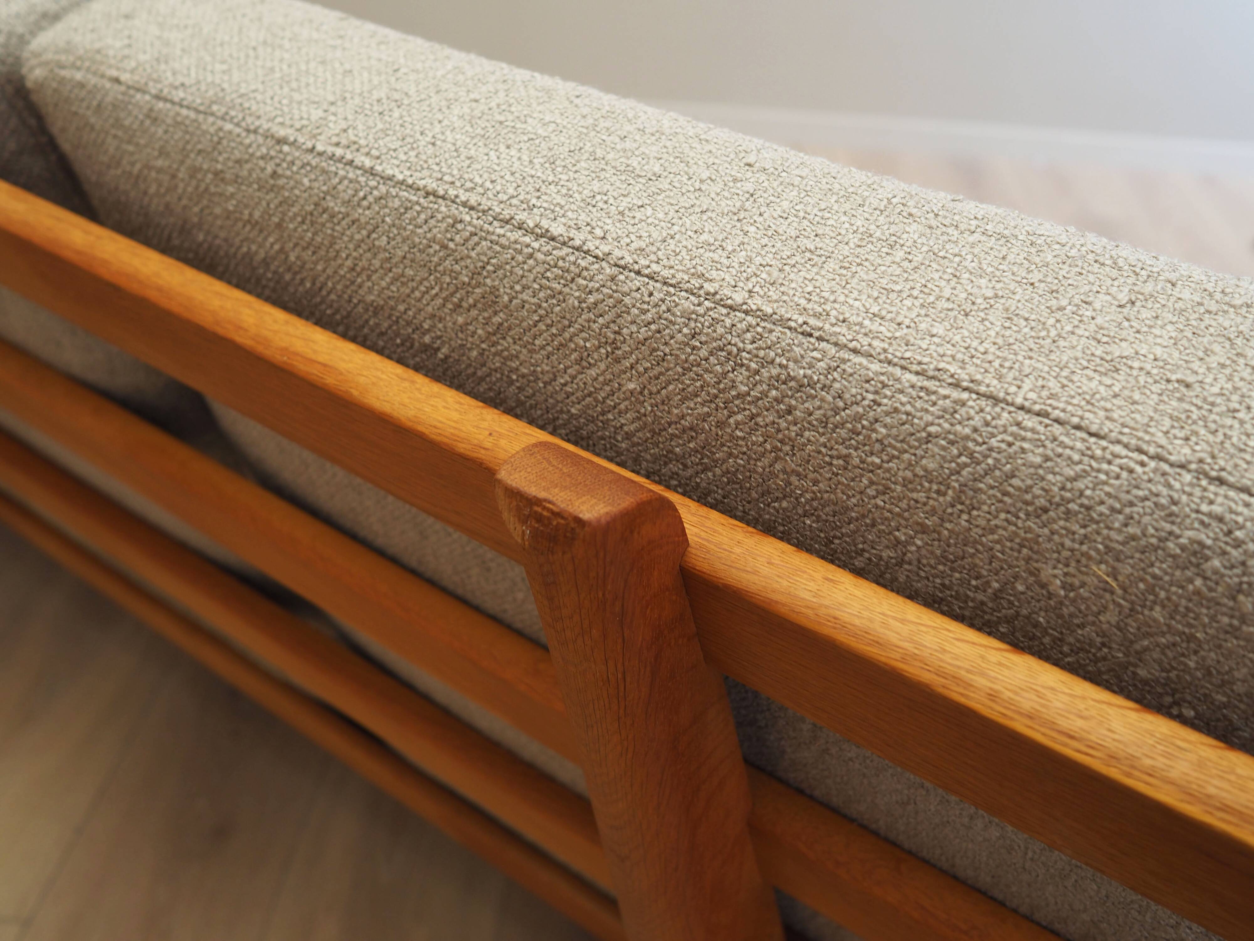 Canapé en frêne, années 1960, design danois, designer : Hans. J. Wegner, réalisation : Getama