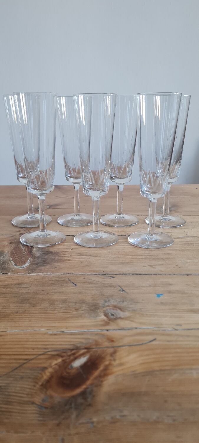 Chiseled crystal champagne flutes