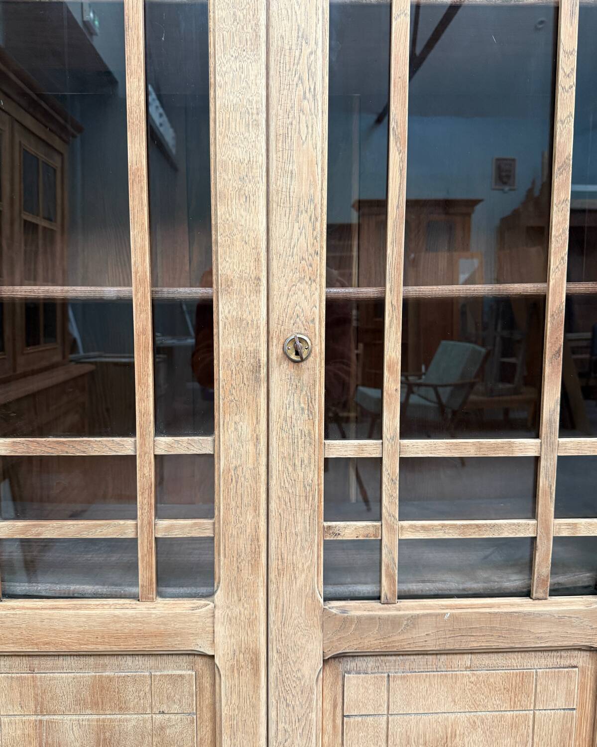 Old display case (renovated)