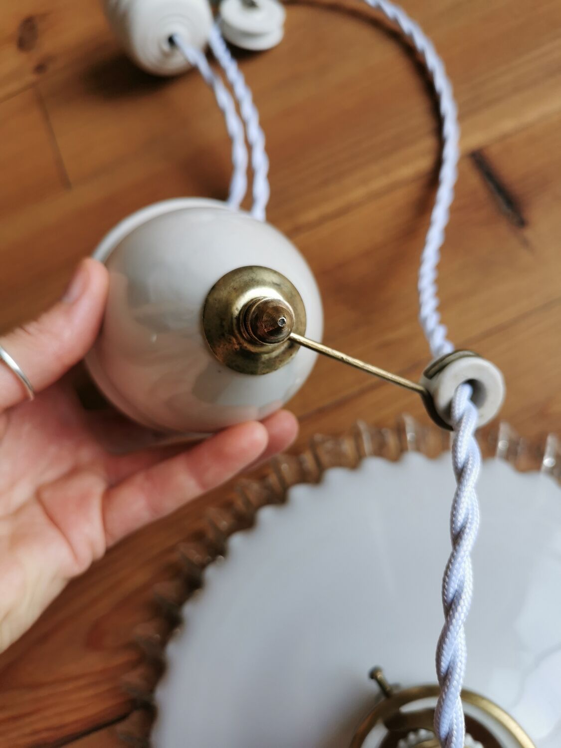 Opaline suspension with up and down