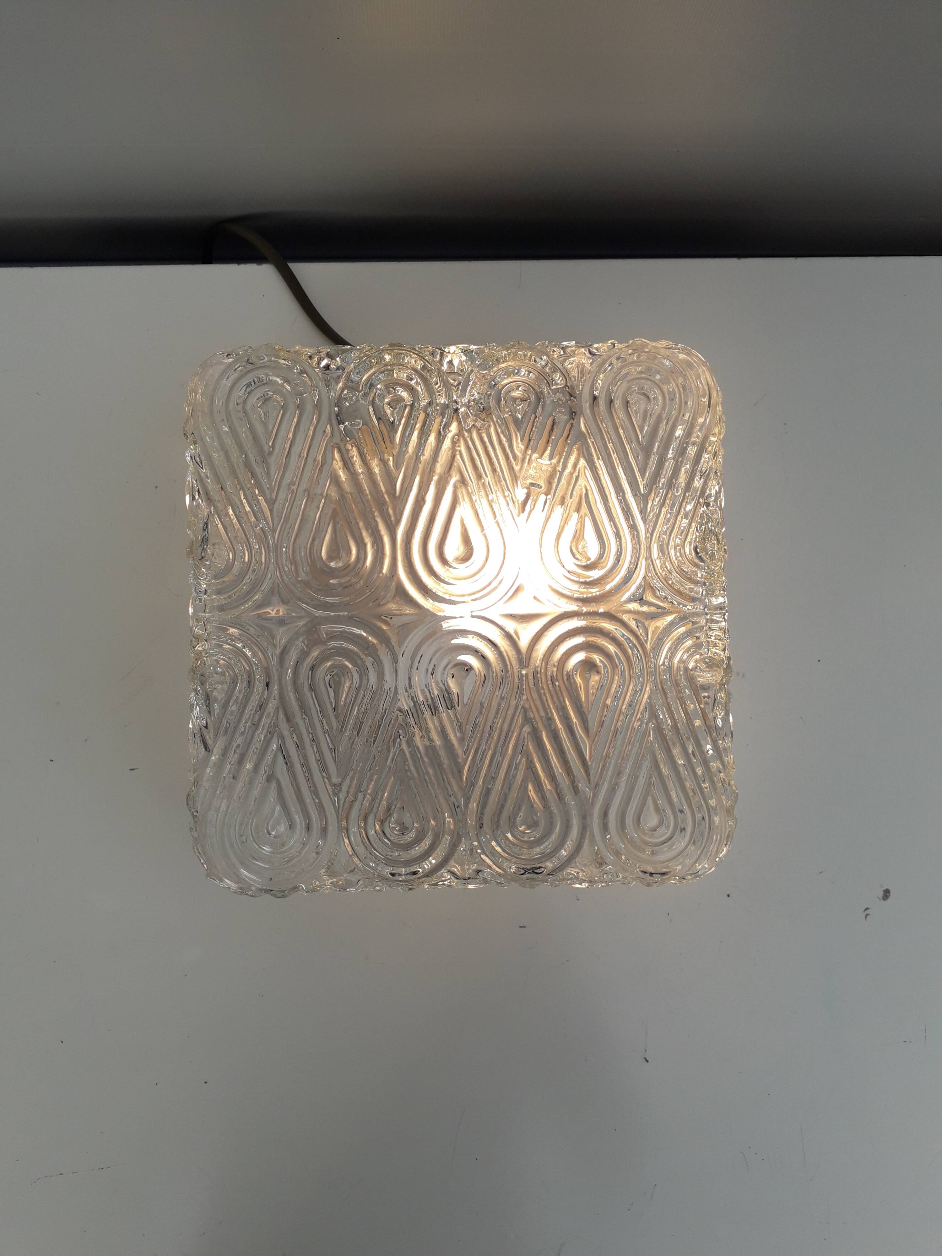 Plafonnier en verre moulé pressé - carré - 1970-80