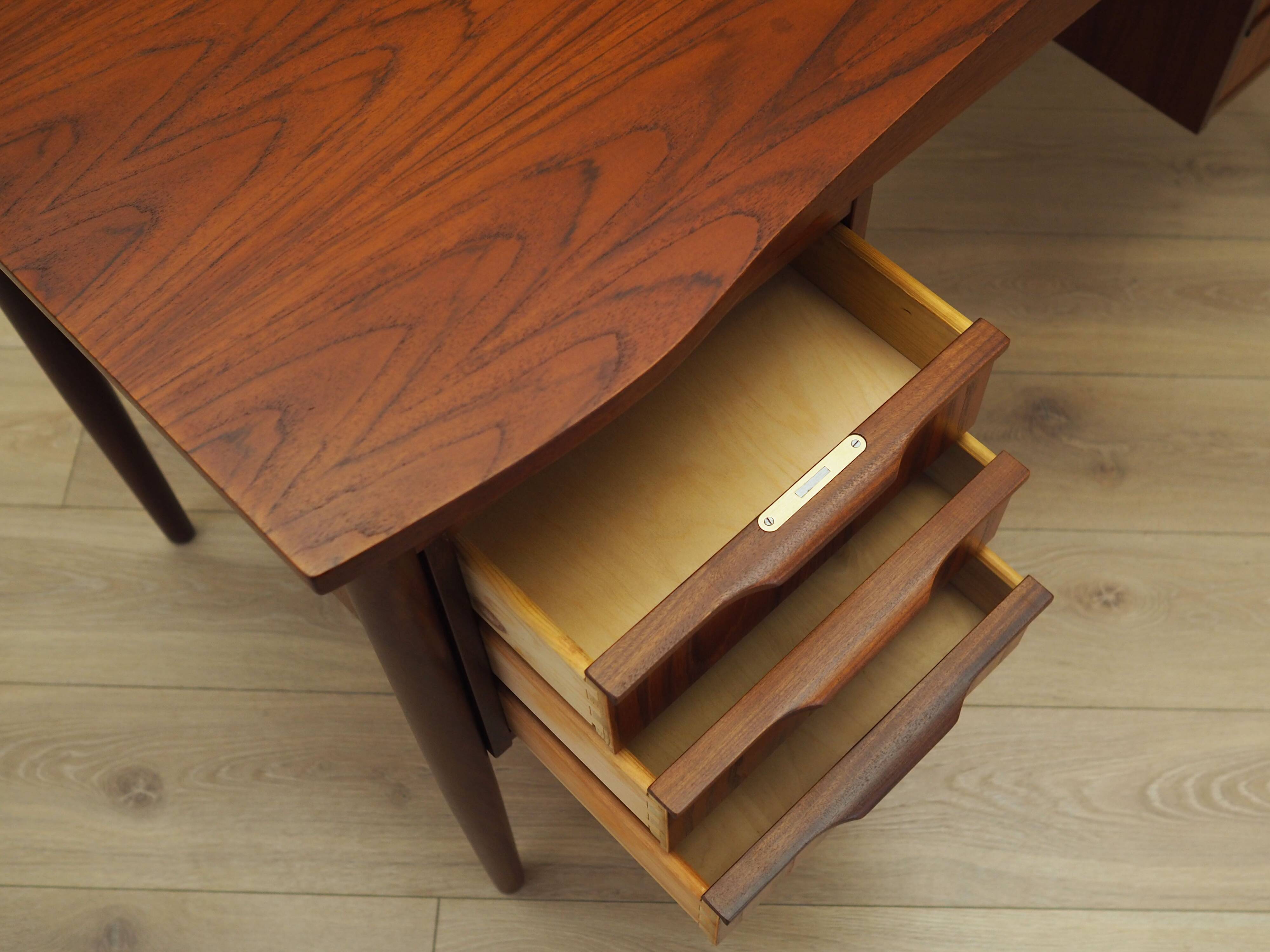 Bureau en teck, design danois, années 60, production : Danemark