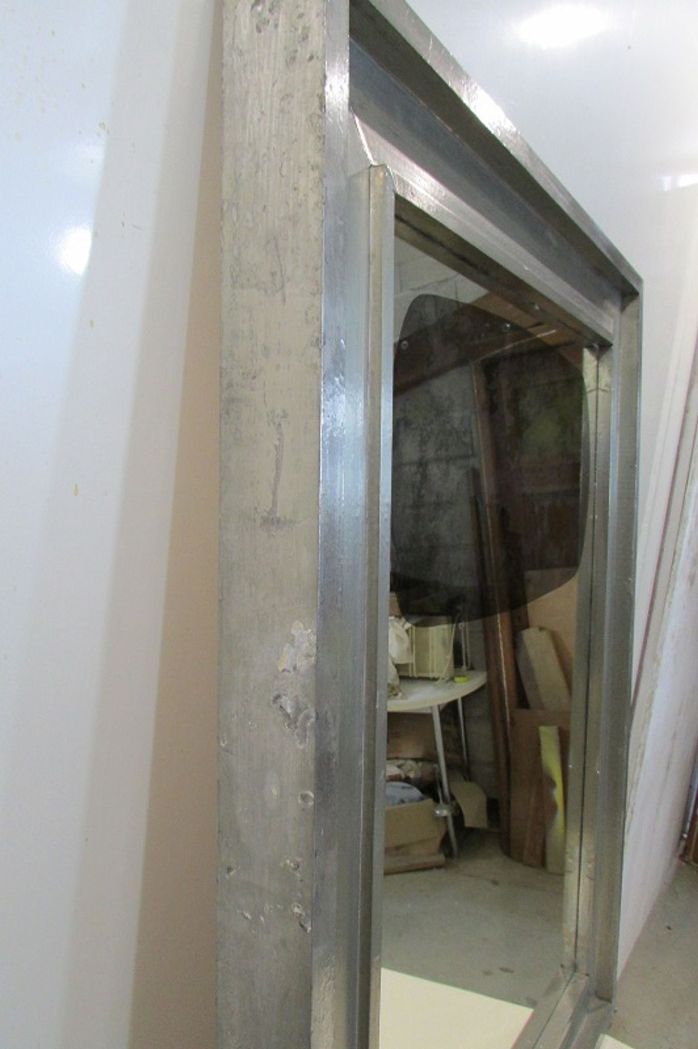Miroir en étain originaire d'Espagne 76x101cm