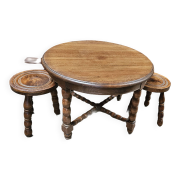 Table basse ronde et 2 tabourets tripodes