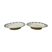 Paire de plats coupe sur pied faience blanc et bleu